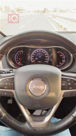 جیپ گراند شیرۆکی